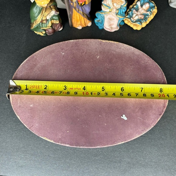 Scott's Porcelain 11 piece Nativity Christmas set with wood base. - Picture 10 of 16